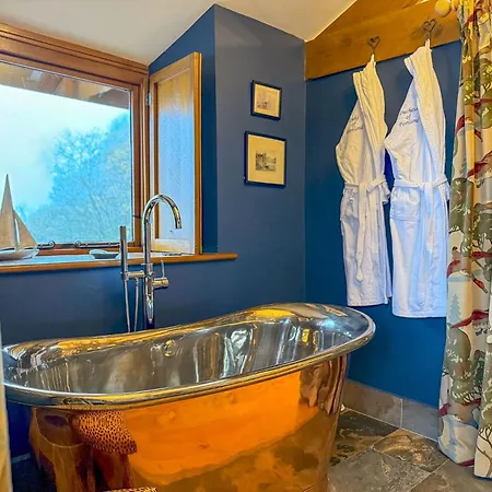 Duke Of Portland Boathouse On The Shore Of Ullswater Ideal For A Romantic Break * Pooley Bridge