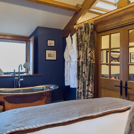 Duke Of Portland Boathouse On The Shore Of Ullswater Ideal For A Romantic Break