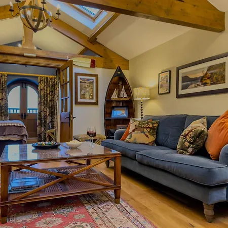 Duke Of Portland Boathouse On The Shore Of Ullswater Ideal For A Romantic Break * Pooley Bridge