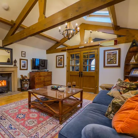 Duke Of Portland Boathouse On The Shore Of Ullswater Ideal For A Romantic Break