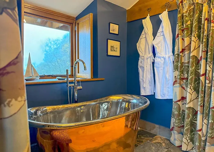 Duke Of Portland Boathouse On The Shore Of Ullswater Ideal For A Romantic Break * 풀리 브리지