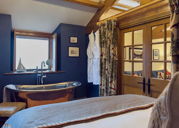 Duke Of Portland Boathouse On The Shore Of Ullswater Ideal For A Romantic Break