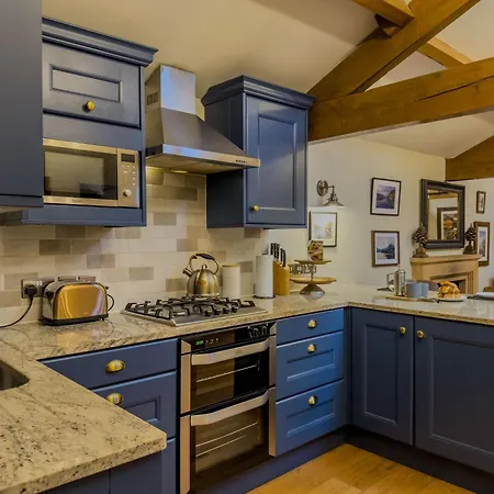 Duke Of Portland Boathouse On The Shore Of Ullswater Ideal For A Romantic Break *