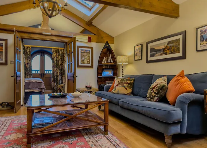 Duke Of Portland Boathouse On The Shore Of Ullswater Ideal For A Romantic Break * Pooley Bridge